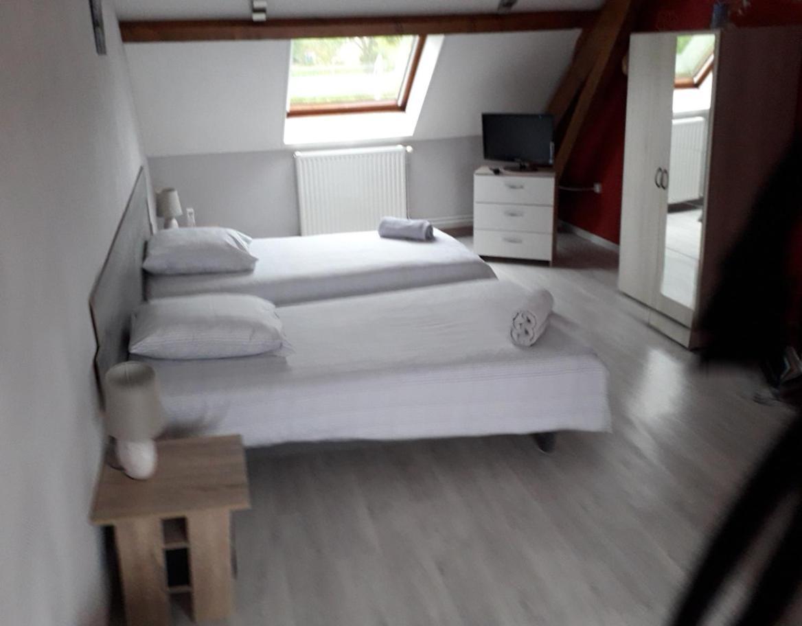 Claude Et Chantal Homestay Saint-Yorre